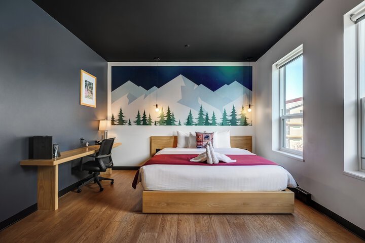 Room 43 of 77