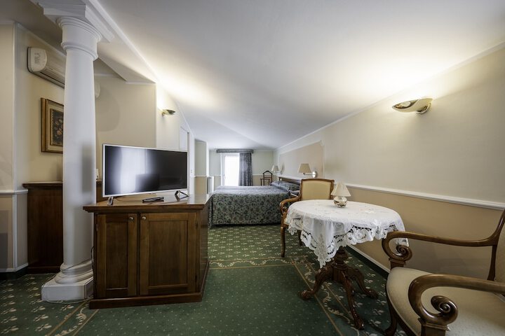 Room 20 of 100