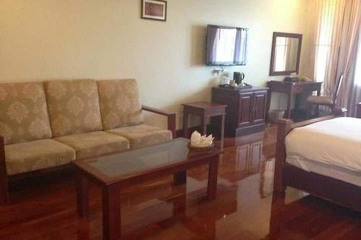 Room 13 of 26