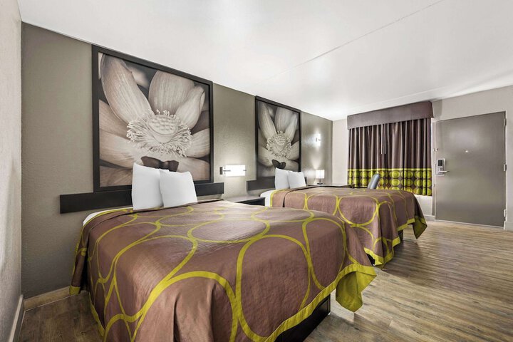 Room 27 of 47