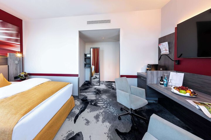Room 9 of 117