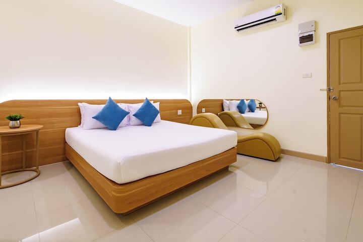 Room 4 of 19