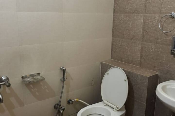 Room 17 of 28