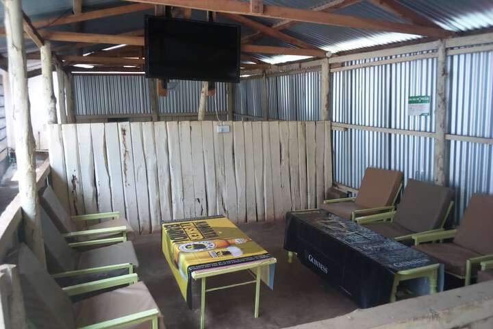 Lounge 12 of 22