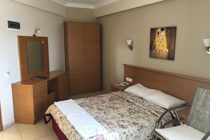 Room 14 of 50