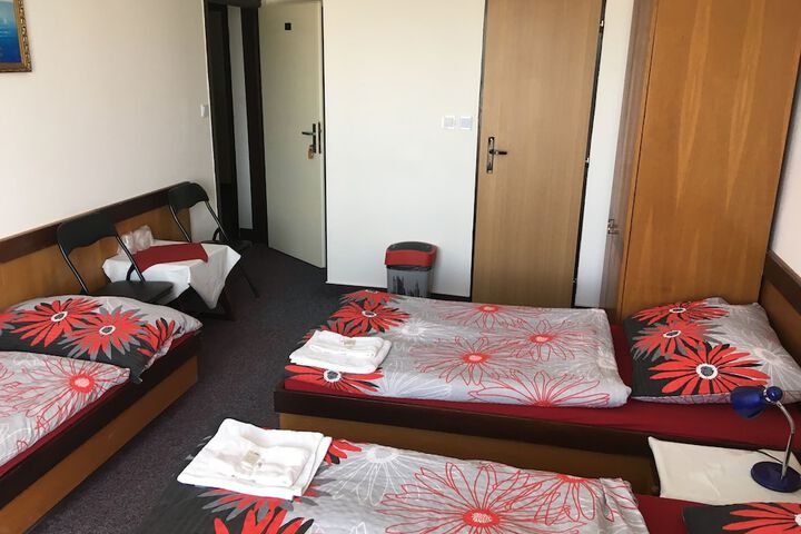 Room 10 of 76