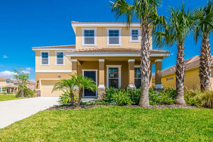 Solterra - 4104 Oaktree Drive