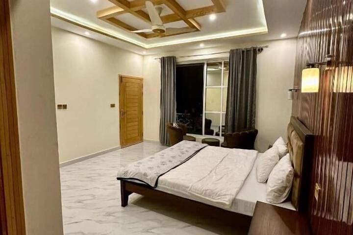 Room 8 of 10