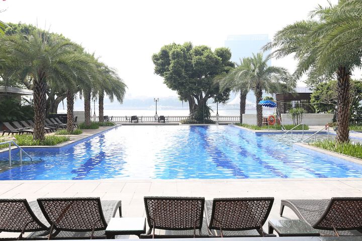 Hotel Pool