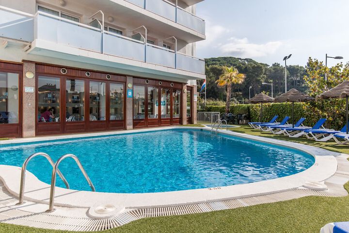 Hotel Pool