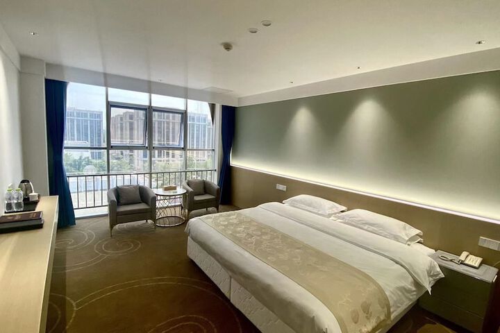 Room 10 of 11