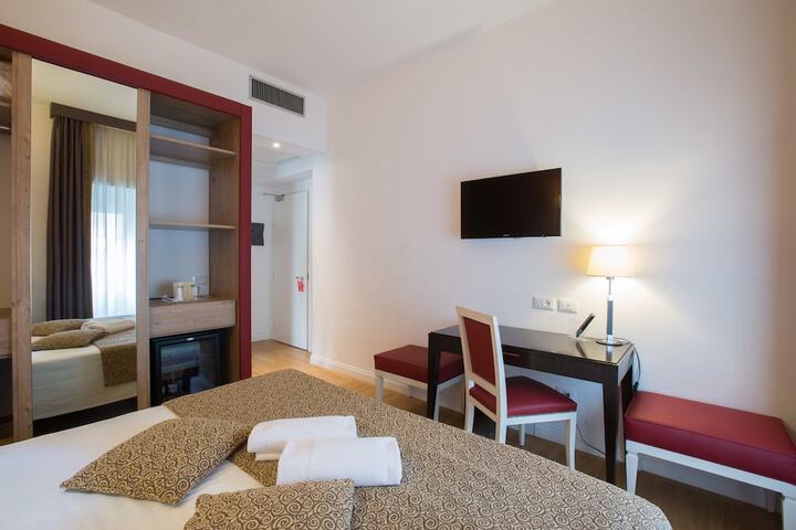 Room 77 of 169