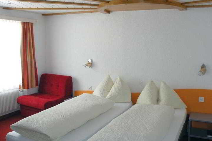 Room 4 of 5