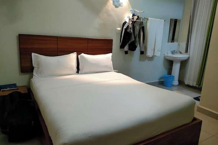 Room 4 of 47