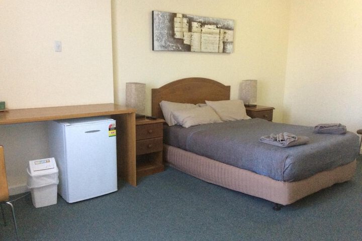 Room 4 of 32