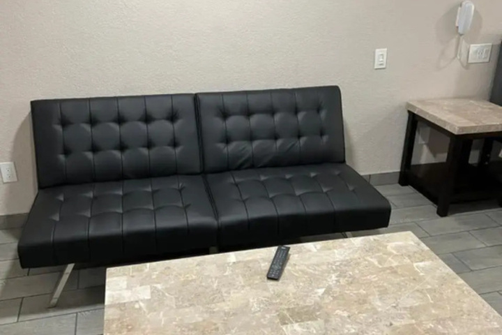 Room 7 of 11