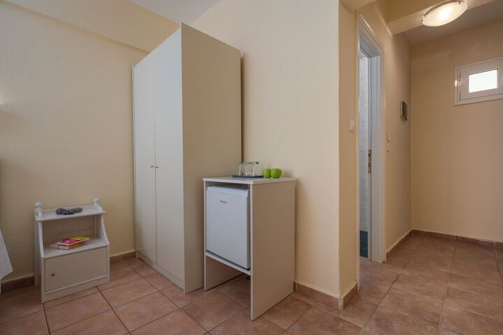 Room 10 of 38