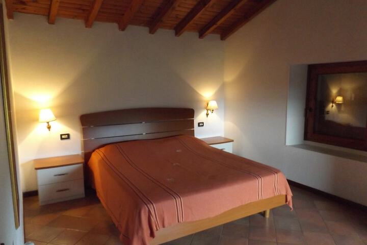 Room 4 of 79