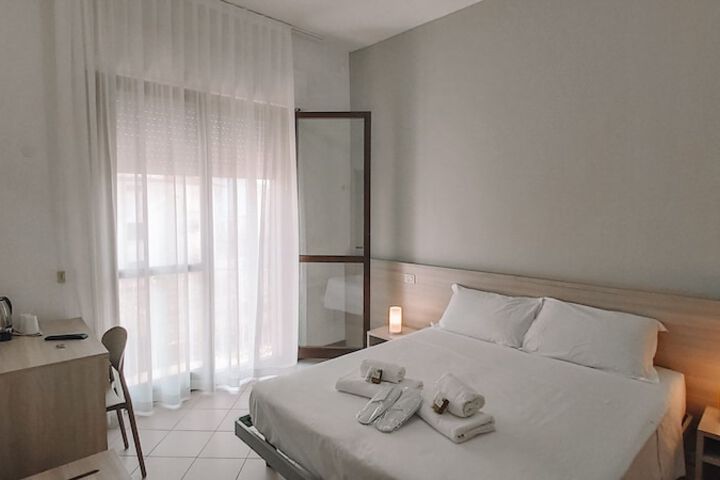 Room 4 of 6