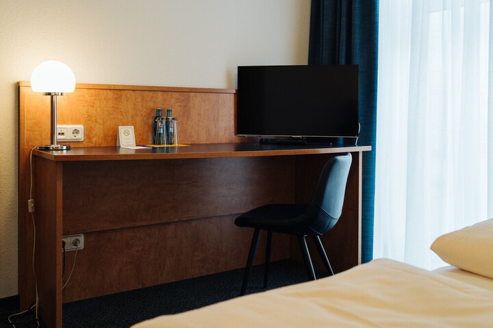 Room 10 of 26