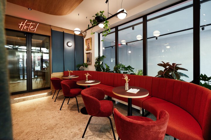 Entrance & Lobby