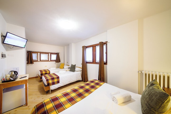 Room 8 of 17