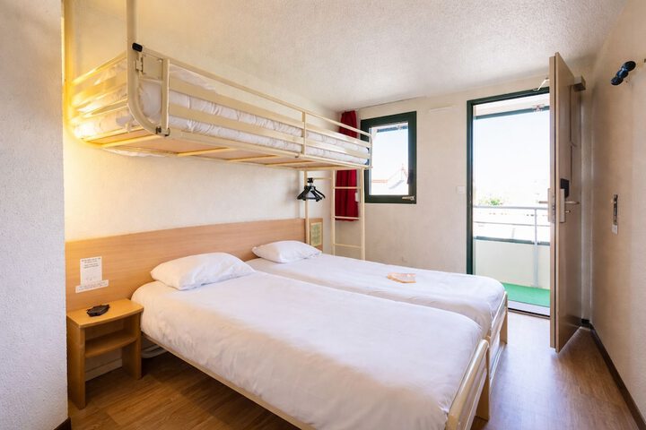 Room 5 of 27