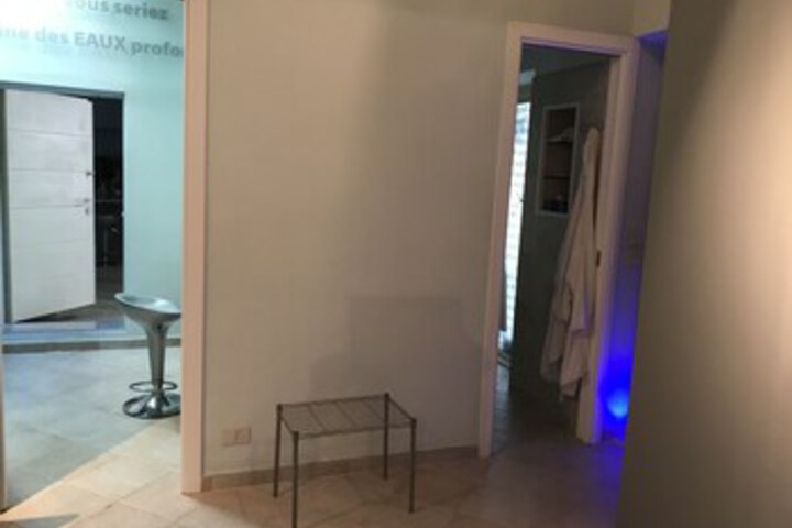 Room 72 of 83
