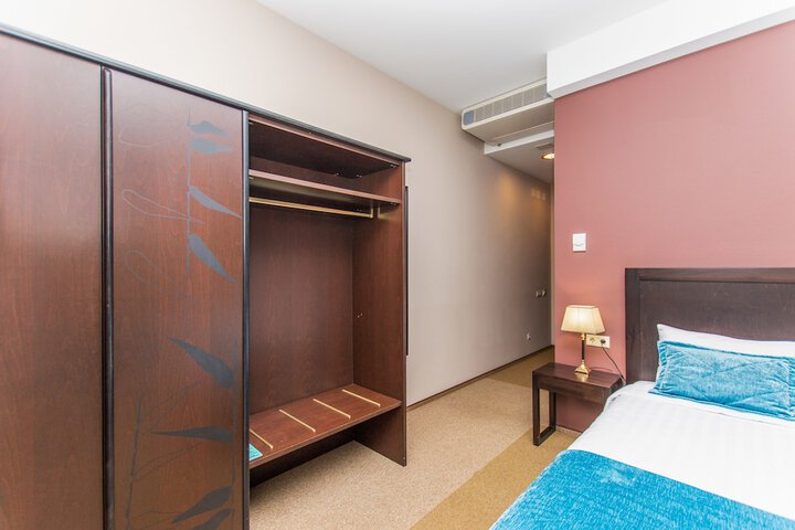 Room 17 of 43