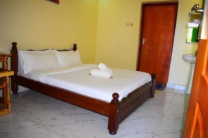 Room 11 of 37