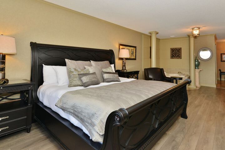 Room 6 of 42