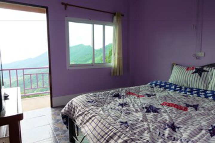 Room 9 of 16