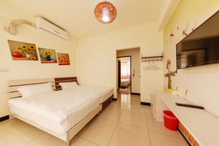 Room 33 of 51