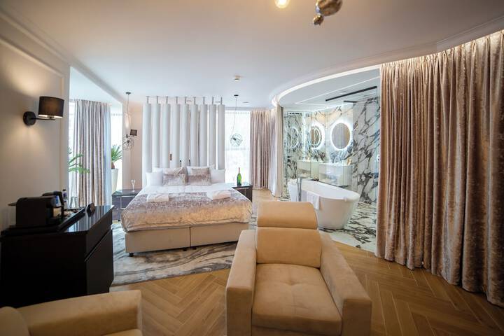 Room 5 of 47