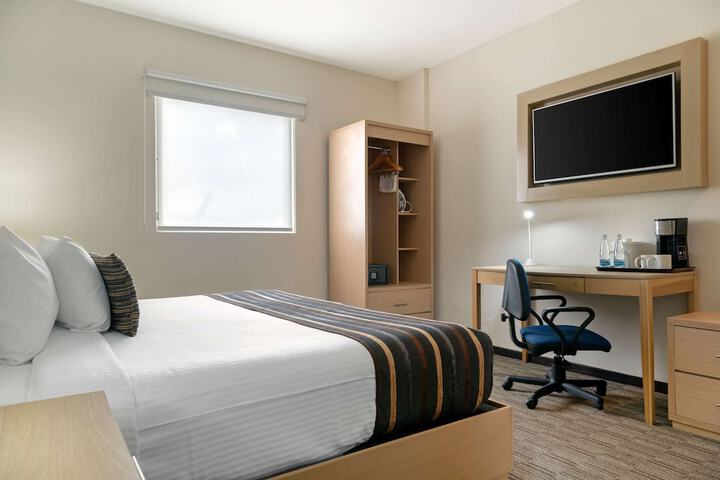 Room 10 of 38