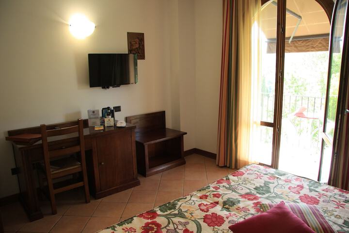 Room 6 of 75