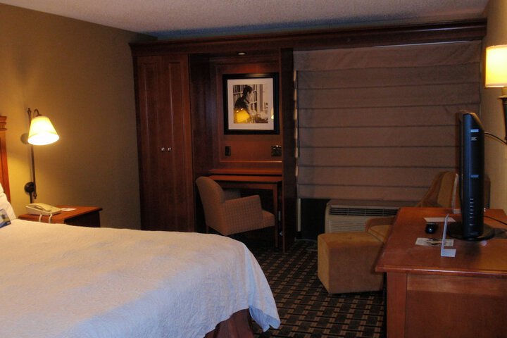 1 King Bed (5 of 19)