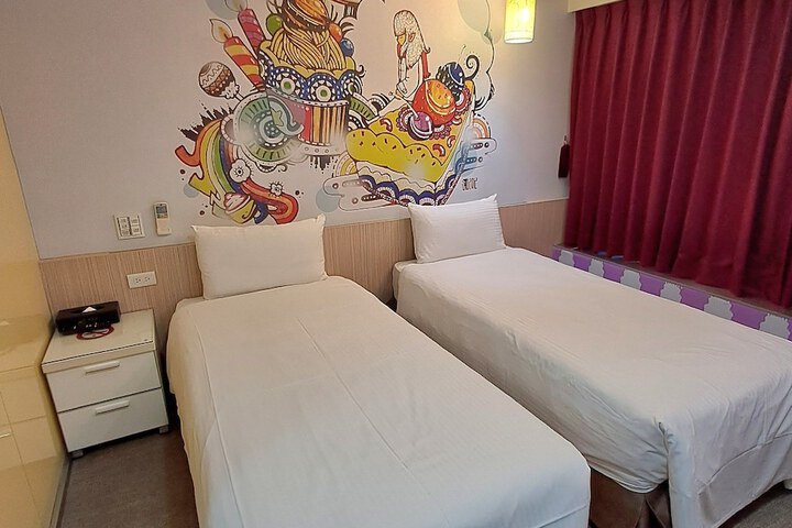 Room 26 of 32