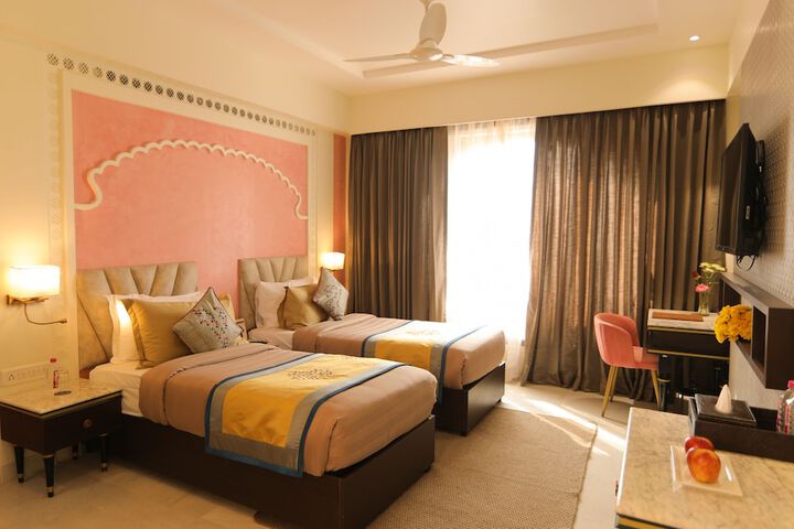 Room 8 of 33