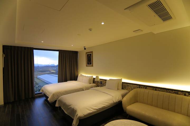 Room 31 of 190