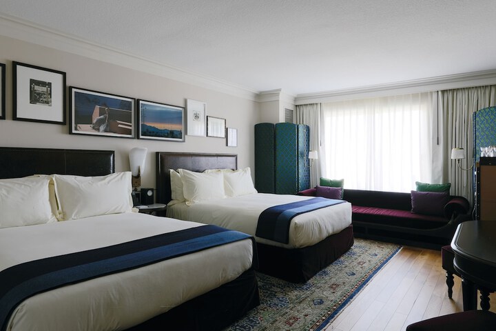 Room 27 of 73
