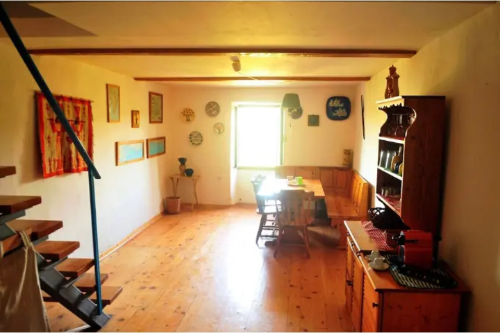 Room 8 of 50