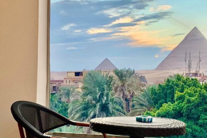 Plaza Pyramids View Inn
