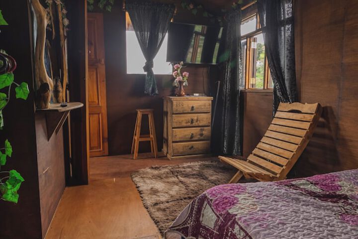 Room 2 of 65