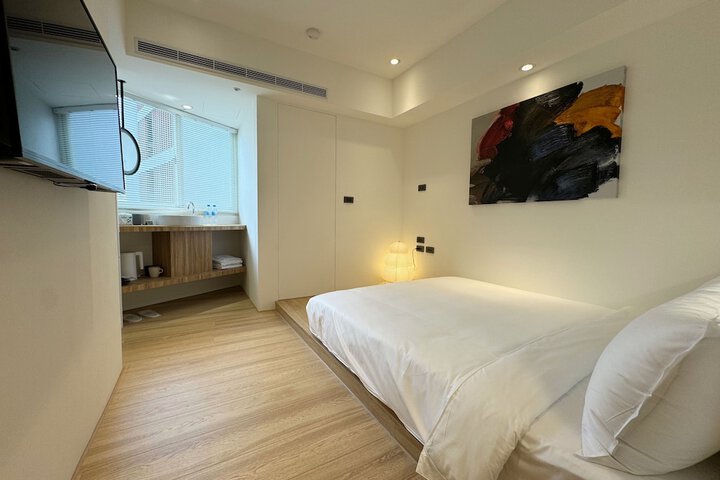 Room 13 of 34
