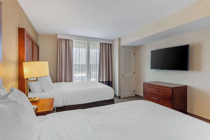 2 Queen Beds (3 of 10)