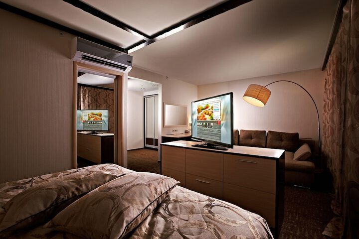 Room 9 of 65