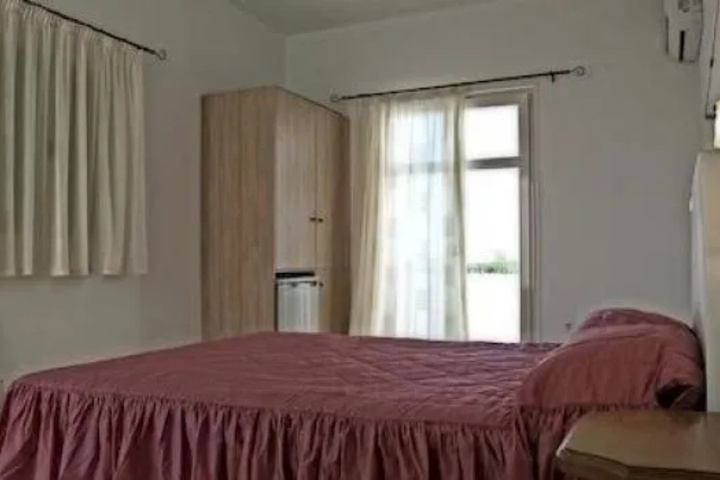 Room 5 of 8