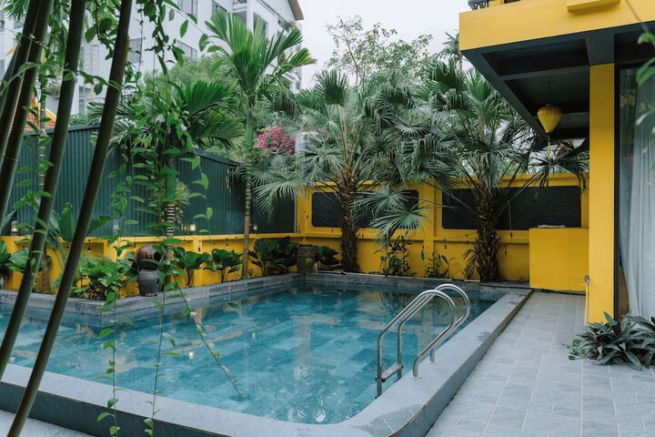 Pool 50 of 91