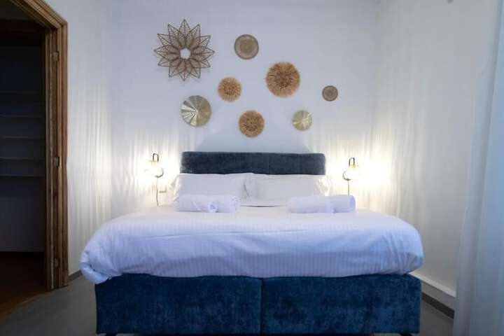 Room 11 of 33